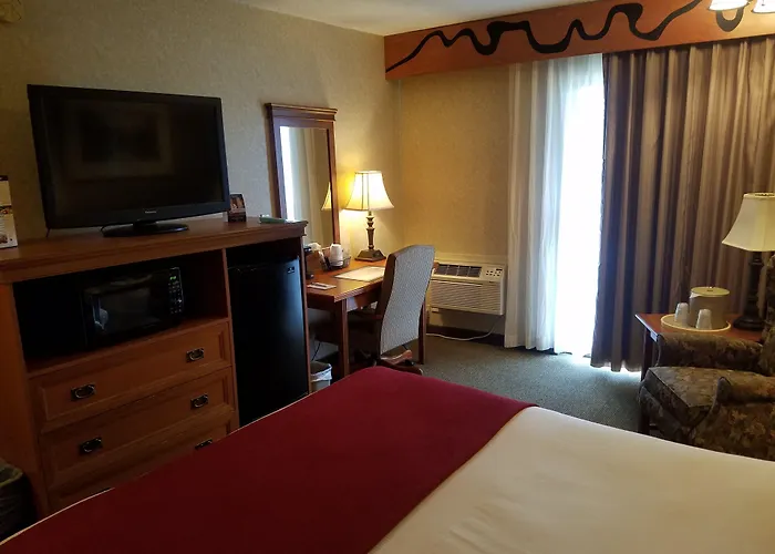 Best Western Plus Rivershore Hotel